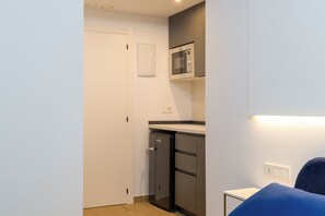 Double Room, Patio, Courtyard View | Langsir/tirai gelap terus, kalis bunyi, seterika/papan seterika
