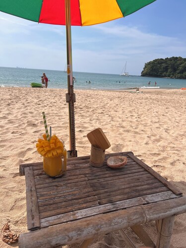 Charming bungalow with WiFi and AC 500 meters from beautiful Phra Ae Beach