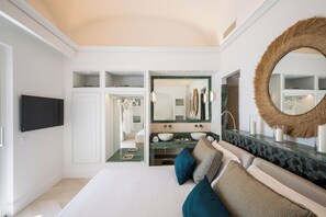 2 bedrooms, iron/ironing board, WiFi, bed sheets - Maison Lilly - A Luxury Accommodation in the Heart of the Amalfi Coast (Praiano)