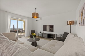 Smart TV - Unforgettable family moments & magical sunsets with breathtaking panoramic view (Kaštelir)