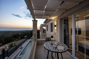 Outdoor dining - Unforgettable family moments & magical sunsets with breathtaking panoramic view (Kaštelir)