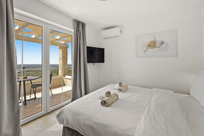 4 bedrooms, in-room safe, desk, iron/ironing board - Unforgettable family moments & magical sunsets with breathtaking panoramic view (Kaštelir)