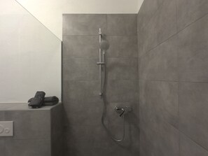 Dusche, Handtücher, Seife, Toilettenpapier