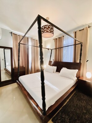 3 bedrooms, desk, iron/ironing board, travel crib