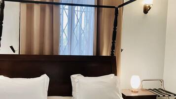 3 bedrooms, desk, iron/ironing board, travel crib