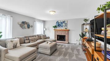 House, 4 Bedrooms | Living area | Streaming services