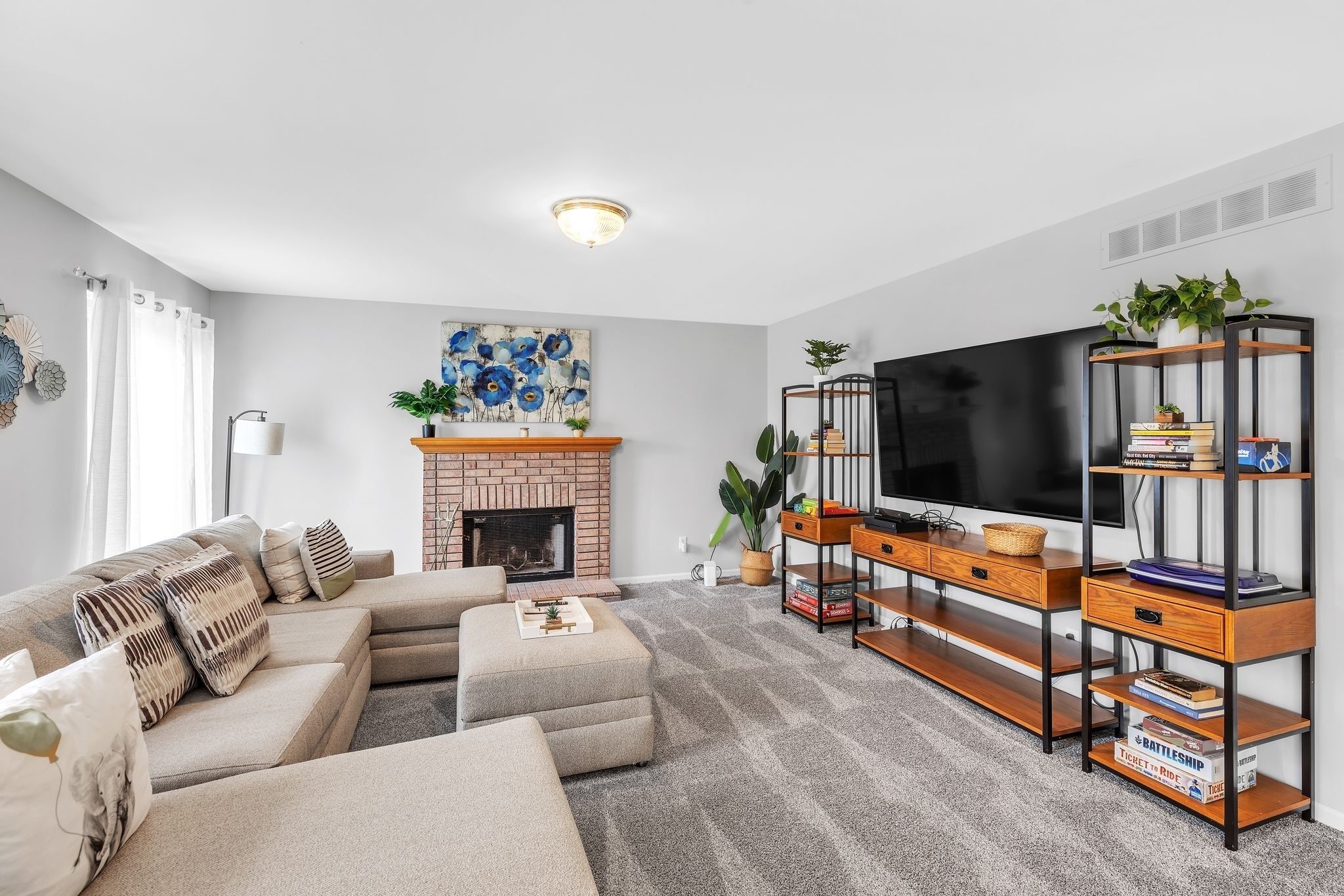 Nhà, 4 phòng ngủ | Khu phòng khách | Dịch vụ stream 