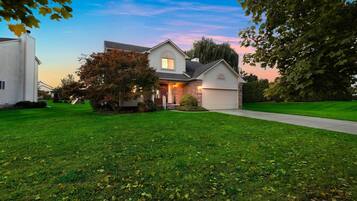 Nhà, 4 phòng ngủ | Ngoại thất