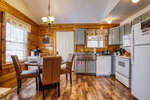 Cabin, 2 Bedrooms | Private kitchen | Fridge, oven, coffee/tea maker, toaster