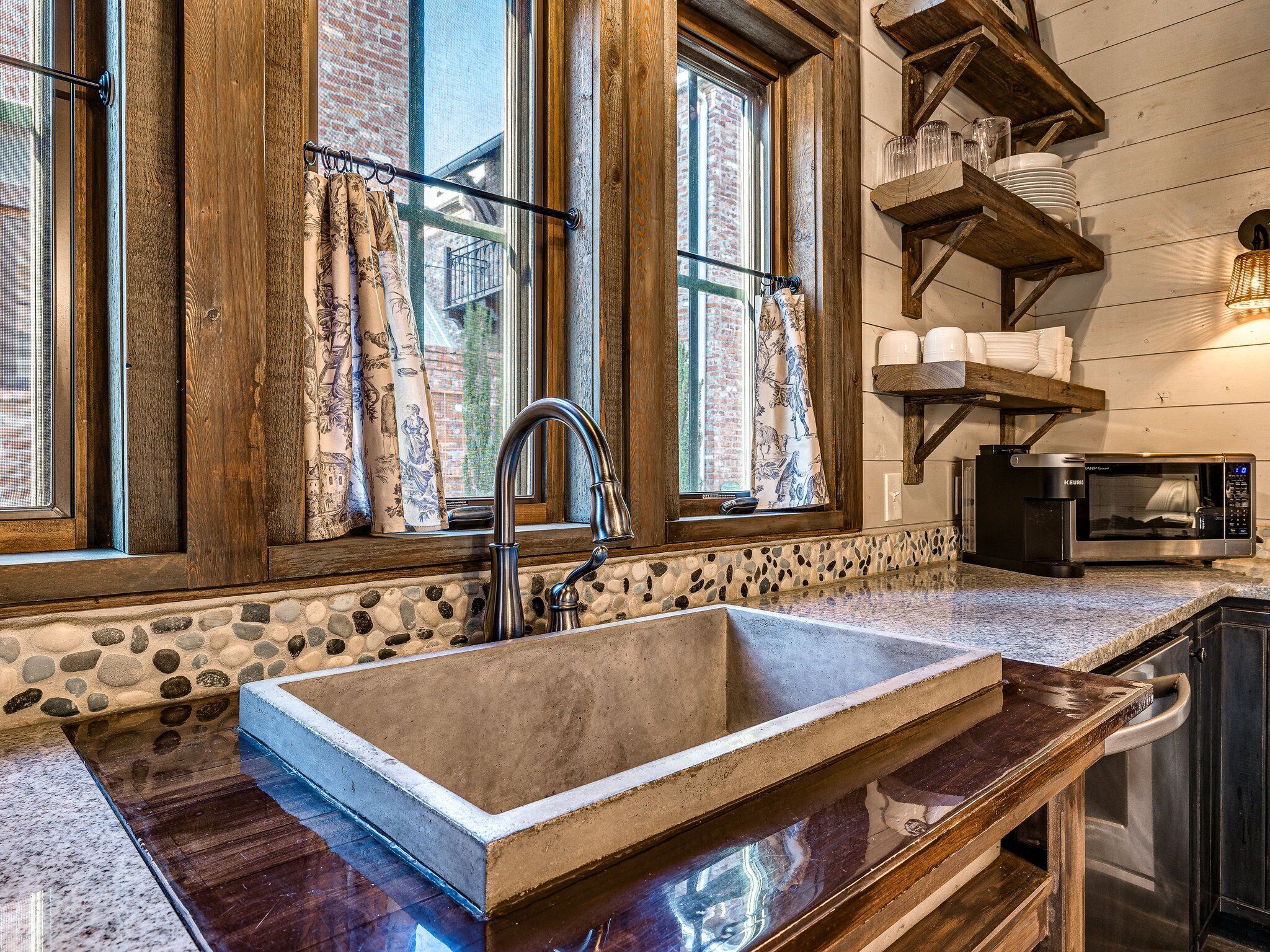 雪櫃、微波爐、咖啡機/沖茶器、多士爐