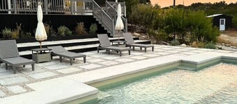 Fox Creek Cottage - Hill Country Retreat with Pool