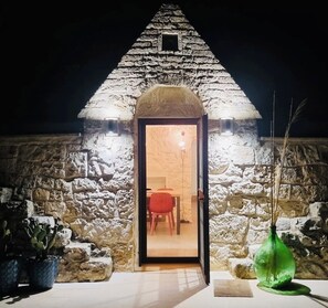 Outdoor dining - IL TRULLO DELL' AIA charming trullo with swimming pool among olive trees and orchard (Puglia)