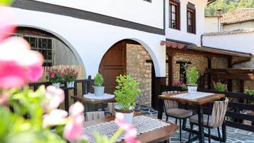 Vista frontal de la propiedad