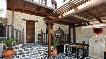 Mặt tiền nơi lưu trú