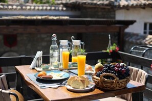 Free daily continental breakfast  - Ador Boutique Hotel (Berat)