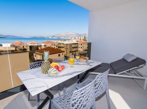 Exterior - Luxury Stay With Swimming Pool and Prime Location in Trogir (Okrug)
