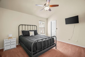 3 bedrooms, iron/ironing board, WiFi, bed sheets