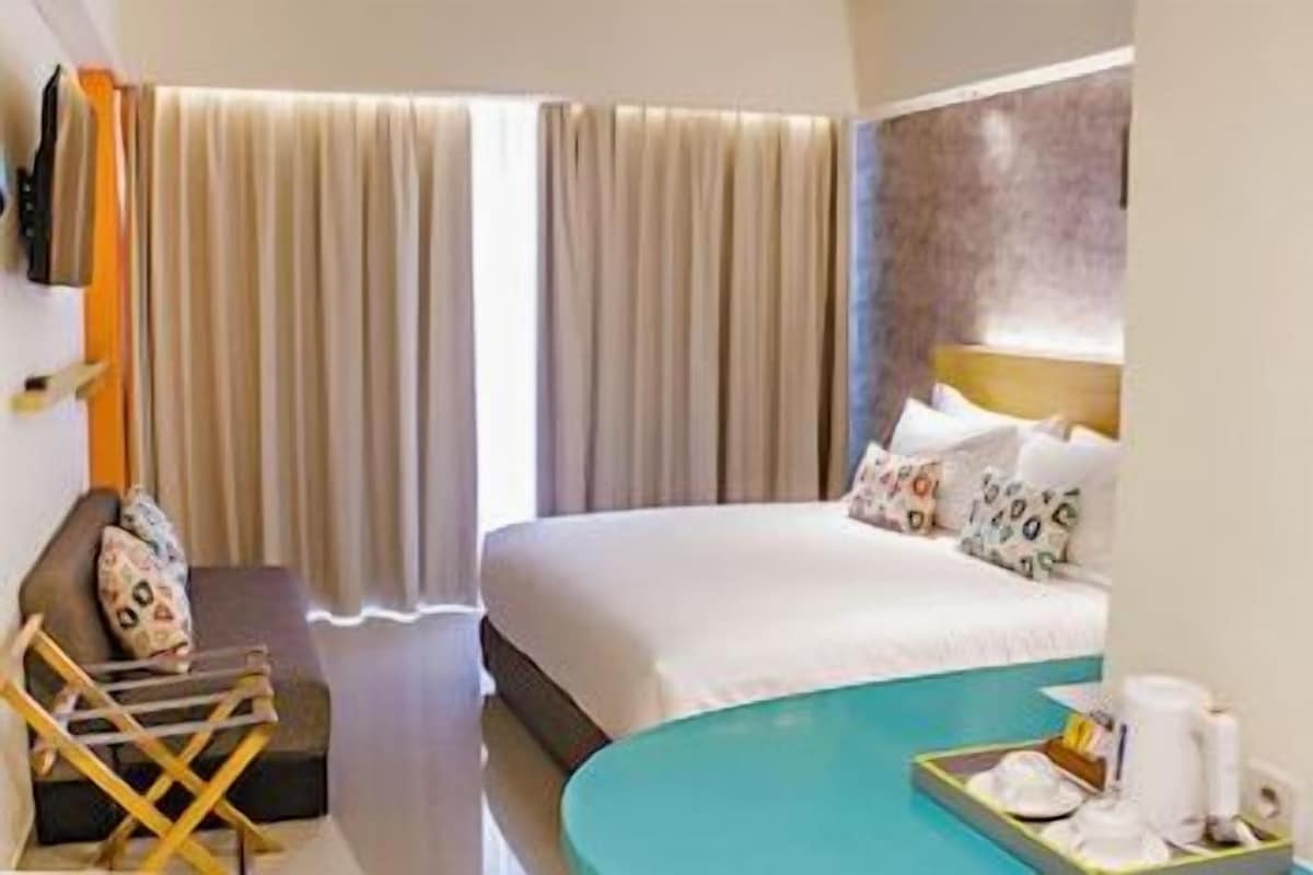 Premium bedding, pillowtop beds, in-room safe, desk
