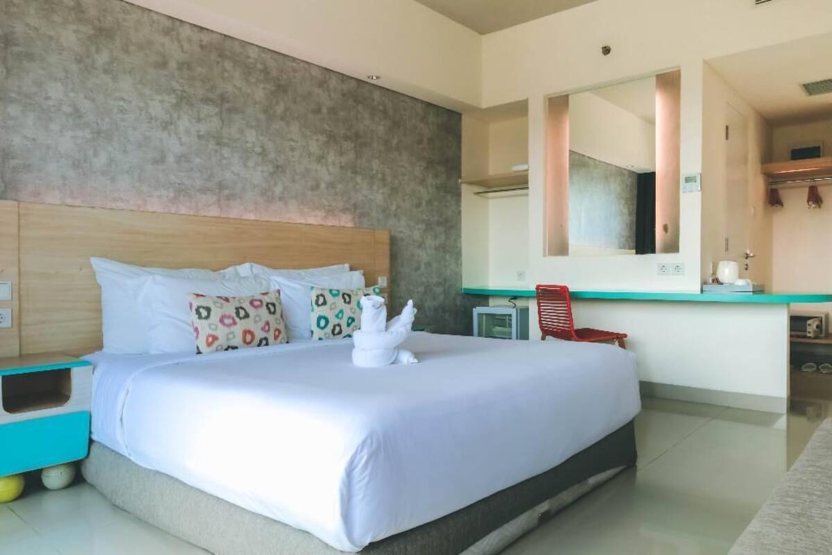 Premium bedding, pillow-top beds, in-room safe, desk