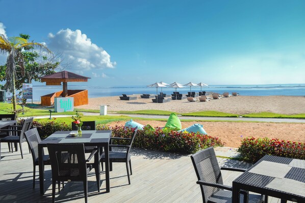 Spiaggia privata, lettini da mare, ombrelloni, teli da spiaggia
