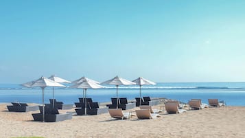 Private beach, sun-loungers, beach umbrellas, beach towels