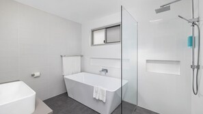 Douche, serviettes fournies