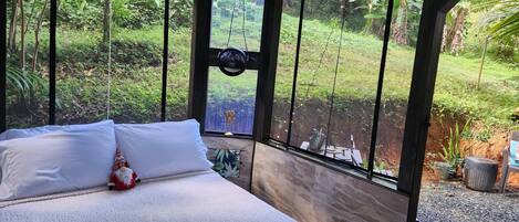 1 bedroom, bed sheets