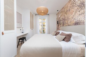 Deluxe Apartment, Sea View | 3 bedrooms, premium bedding, down comforters, iron/ironing board - Solaga - Gutenberg Beach (Málaga)