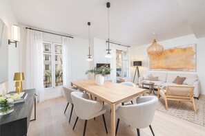 Deluxe Apartment, Sea View | Living area