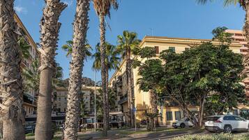 Vista frontal de la propiedad