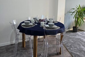 Dining - Northampton Cozy Apartment Retreat (Northampton)