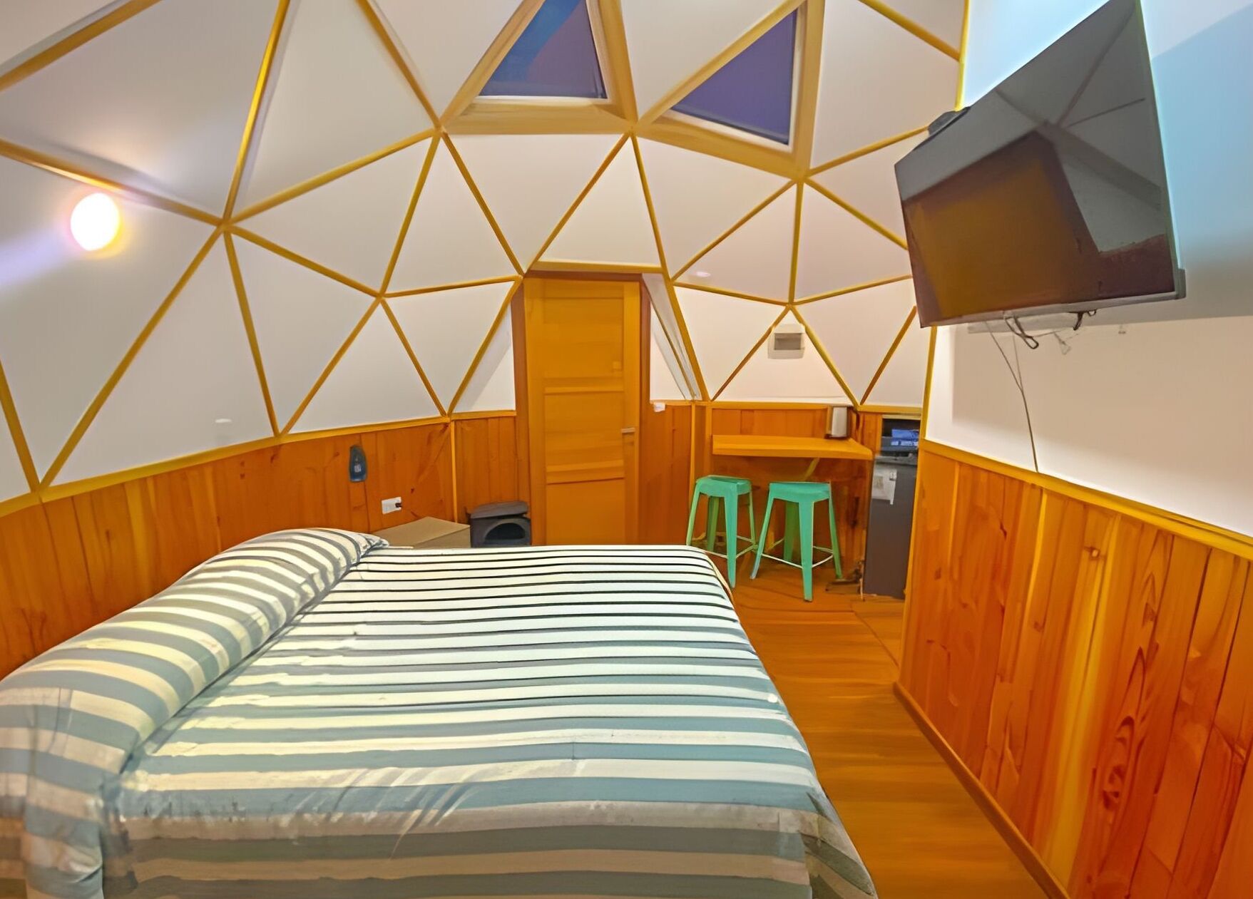 Cabin | Free WiFi