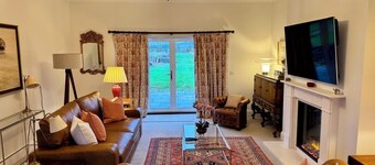 Spacious and Peaceful Annex, perfect for a couple or family with fireplace. 