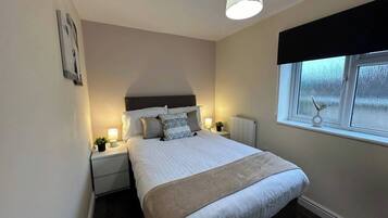 Apartment | 2 bedrooms, iron/ironing board, free WiFi, bed sheets