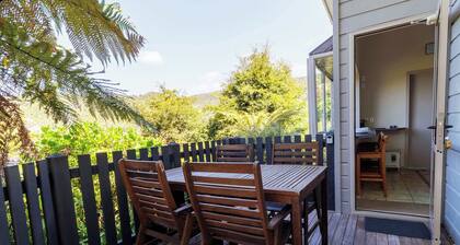 The Boat Shed - Lake Ōkareka Views, Sleeps 4