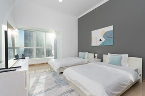 5 bedrooms, free WiFi - 4BR Maid Penthouse w Pool and Jacuzzi (Dubai)