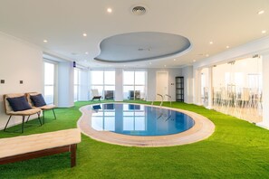 Outdoor pool - 4BR Maid Penthouse w Pool and Jacuzzi (Dubai)