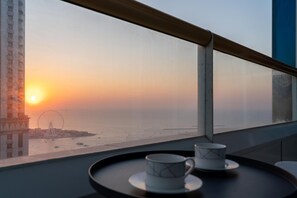 Balcony - 4BR Maid Penthouse w Pool and Jacuzzi (Dubai)