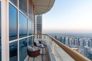 Balcony - 4BR Maid Penthouse w Pool and Jacuzzi (Dubai)