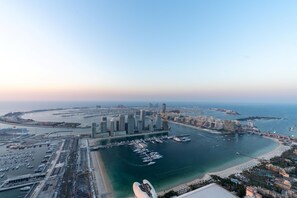 Balcony - 4BR Maid Penthouse w Pool and Jacuzzi (Dubai)