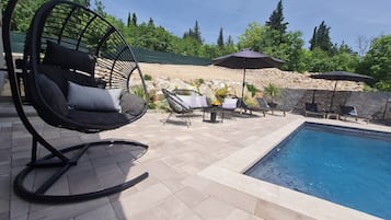 Villa (Four - Bedroom Villa) | Außenpool | Außenpool (je nach Saison geöffnet), Liegestühle