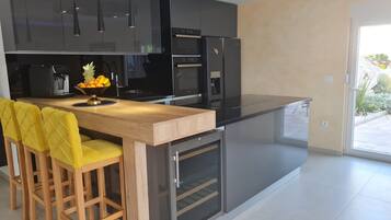 Villa (Four - Bedroom Villa) | Eigene Küche | Kühlschrank