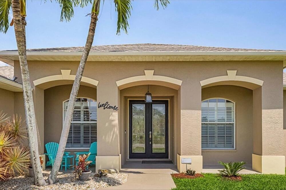 Family Friendly - Private Pool - Sleeps 10 - Punta Blanca Bay, FL