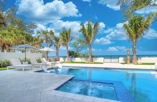 Luxury 7 BR Beach House w/ Private Pool. Direct Views of the Gulf of America!