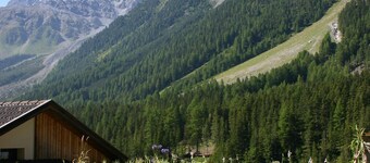 Rumwaldhof Edelweiss 82-m² apartment with unique view of Ortles