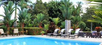 Peacock Country Estate with 7 bedrooms, WiFi, fitness room in serene La Fortuna