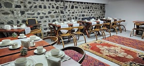 Petit déjeuner composé de spécialités régionales compris tous les jours