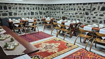 Ilmainen päivittäinen paikallinen aamiainen