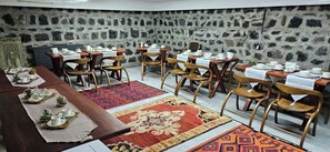 Free daily local cuisine breakfast - Mihman Konak Hotel (Kars)