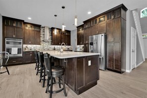 ميكروويف، فرن، موقد طهي مسطح، غسالة أطباق